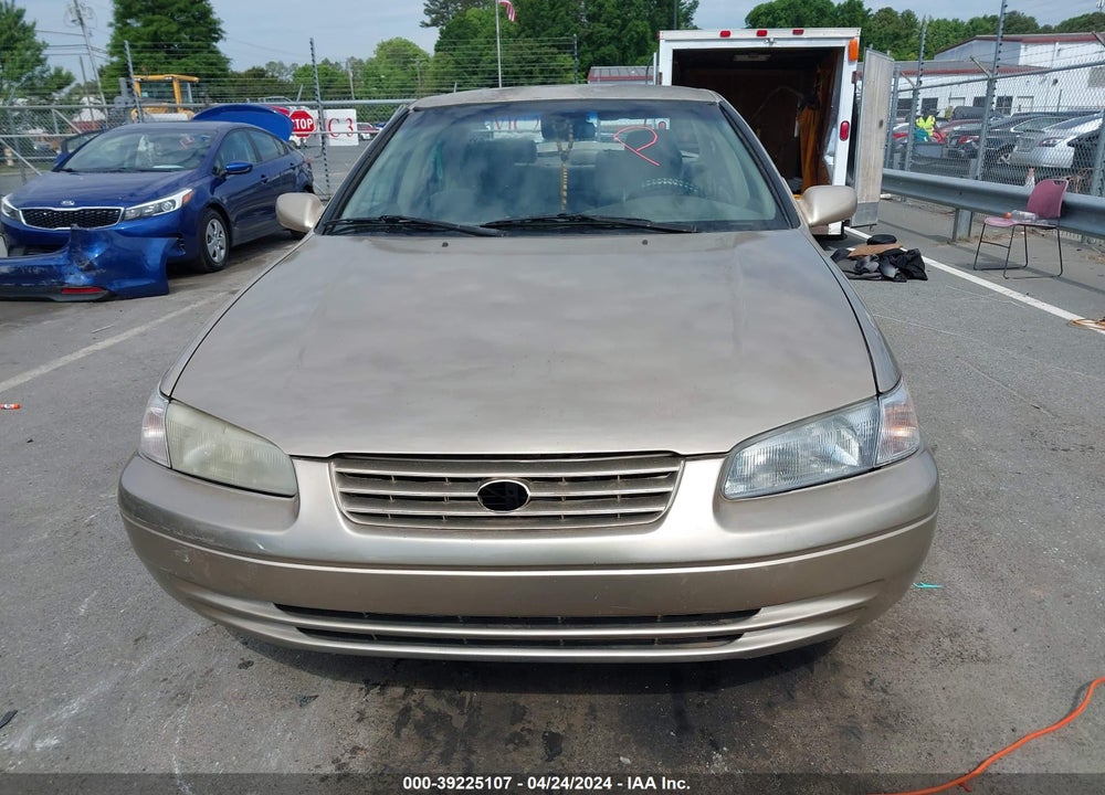 1999 TOYOTA CAMRY LE VIN: 4T1BG22K0XU402307