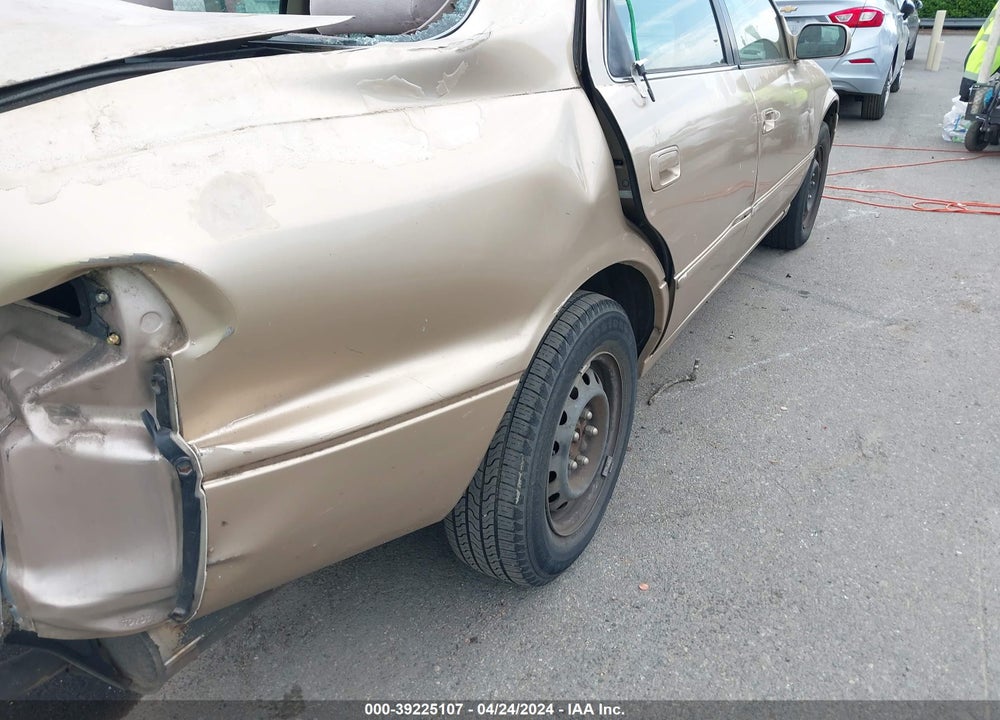 1999 TOYOTA CAMRY LE VIN: 4T1BG22K0XU402307