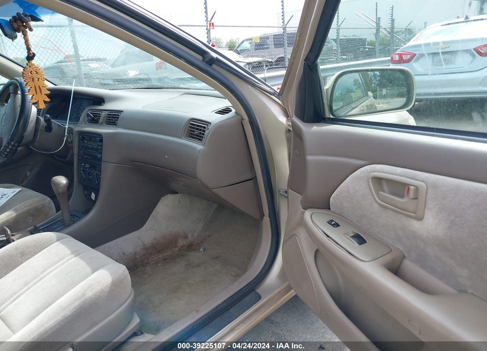 1999 TOYOTA CAMRY LE VIN: 4T1BG22K0XU402307