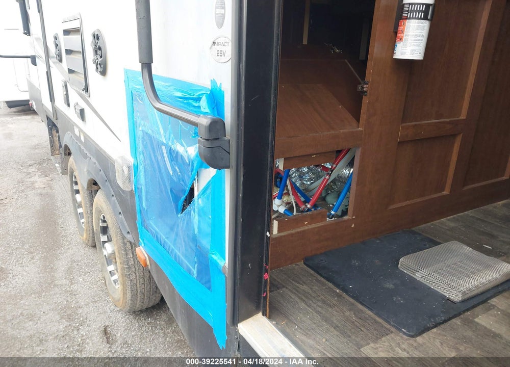 2016 KEYSTONE IMPACT VAPORLITE 29V VIN: 4YDT29V2XHF815074