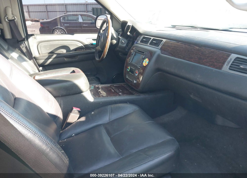2008 GMC YUKON DENALI VIN: 1GKFK63878J149878