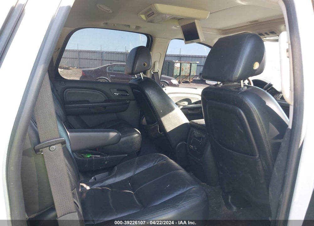 2008 GMC YUKON DENALI VIN: 1GKFK63878J149878