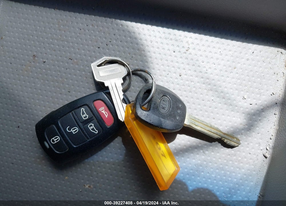 2012 KIA SEDONA LX VIN: KNDMG4C74C6493647