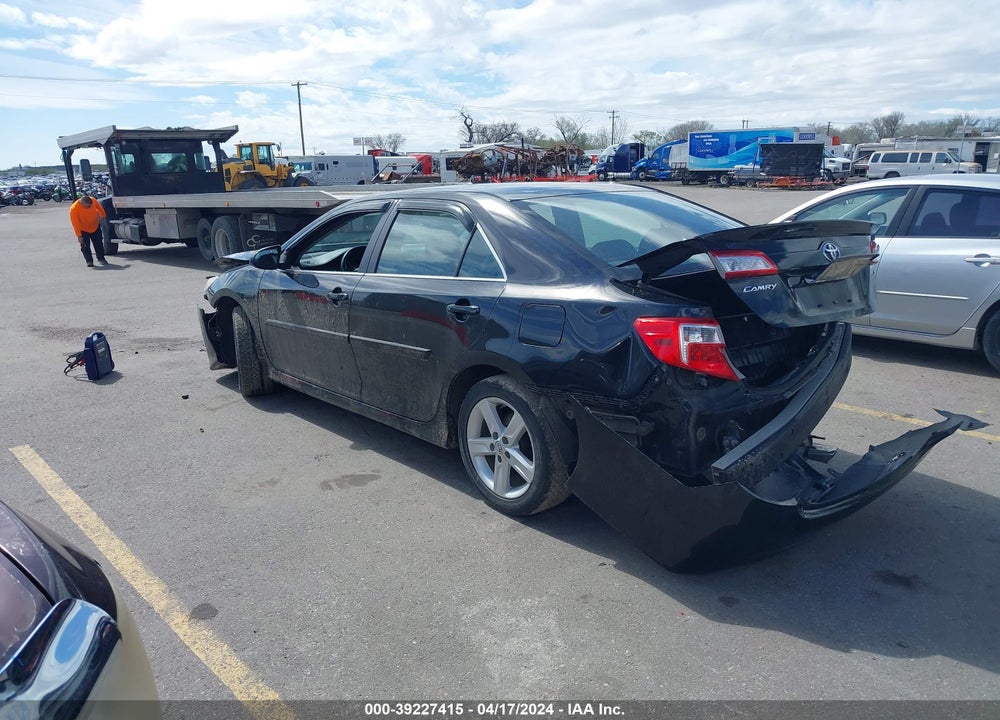2014 TOYOTA CAMRY SE VIN: 4T1BF1FK2EU740599