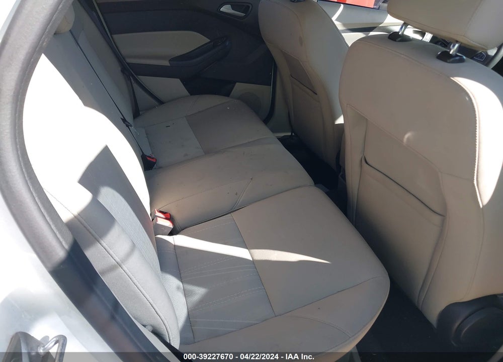 2016 FORD FOCUS SE VIN: 1FADP3K21GL253078