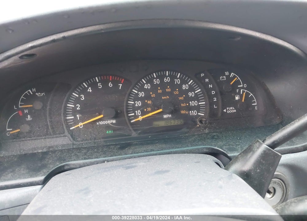 2002 TOYOTA TUNDRA SR5 V8 VIN: 5TBBT44192S232163