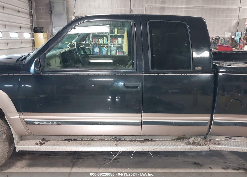 1998 CHEVROLET K2500 FLEETSIDE VIN: 1GCGK29J1WE179385