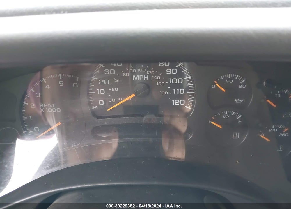 2005 CHEVROLET TAHOE LS VIN: 1GNEC13V15J138830