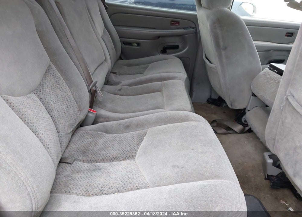 2005 CHEVROLET TAHOE LS VIN: 1GNEC13V15J138830
