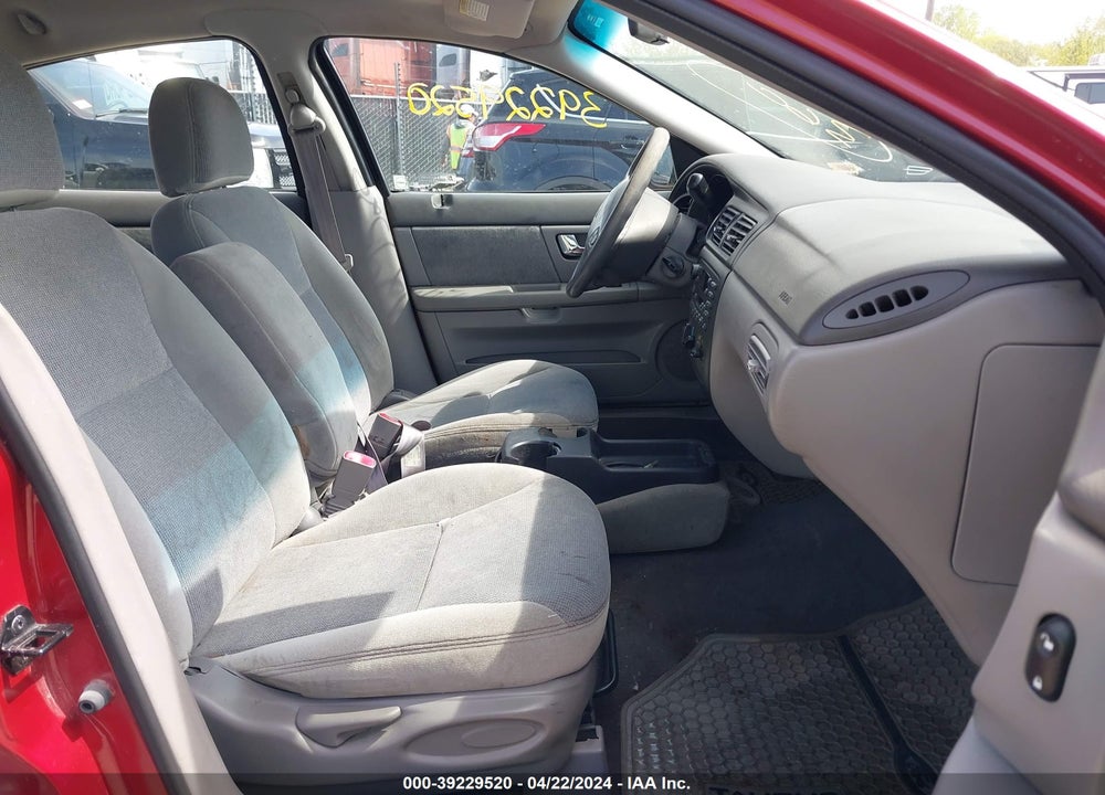 2000 FORD TAURUS SE VIN: 1FAFP53U7YG240544