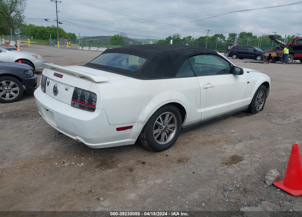 2005 FORD MUSTANG VIN: 1ZVFT84N555189452