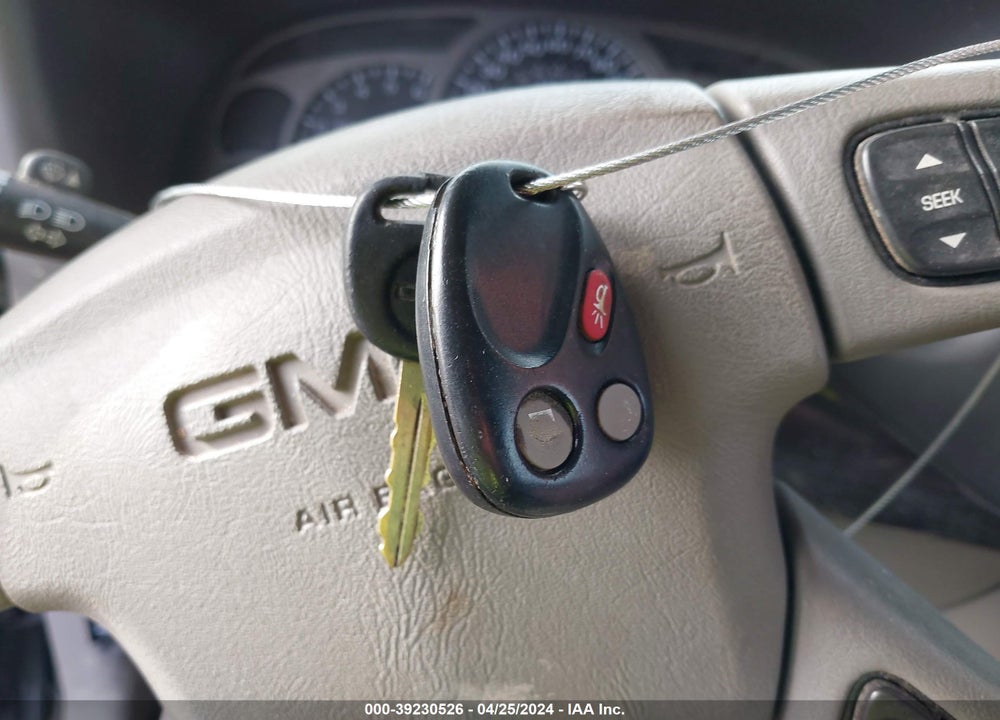 2004 GMC YUKON DENALI VIN: 1GKEK63U04J228120