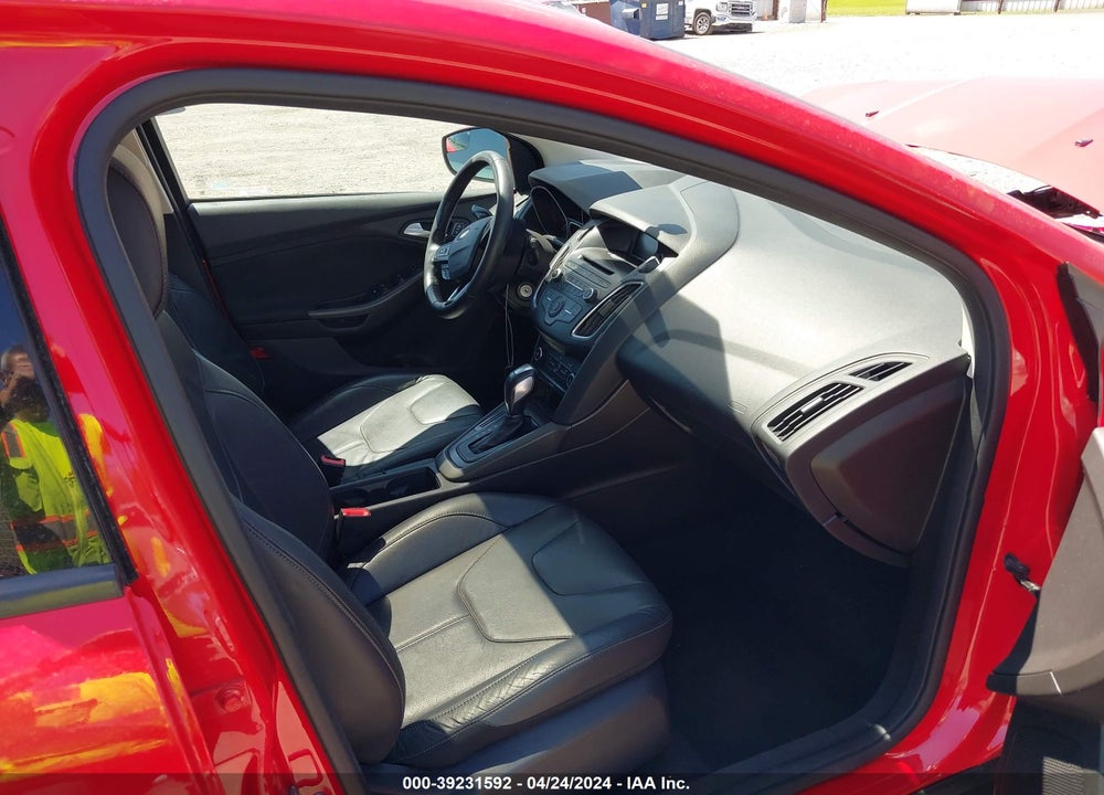 2016 FORD FOCUS SE VIN: 1FADP3K23GL390247