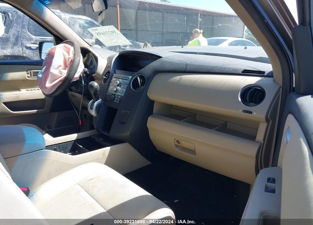 2011 HONDA PILOT LX VIN: 5FNYF3H23BB016366