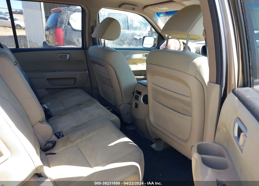 2011 HONDA PILOT LX VIN: 5FNYF3H23BB016366