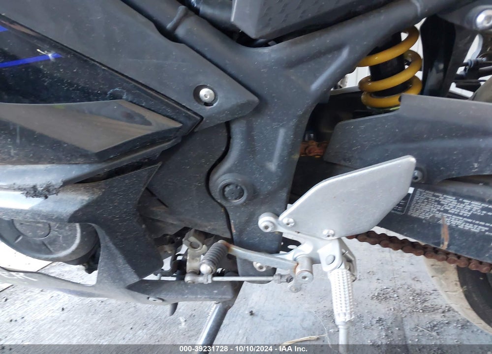 2020 YAMAHA YZFR3 A VIN: MH3RH18Y4LK002828