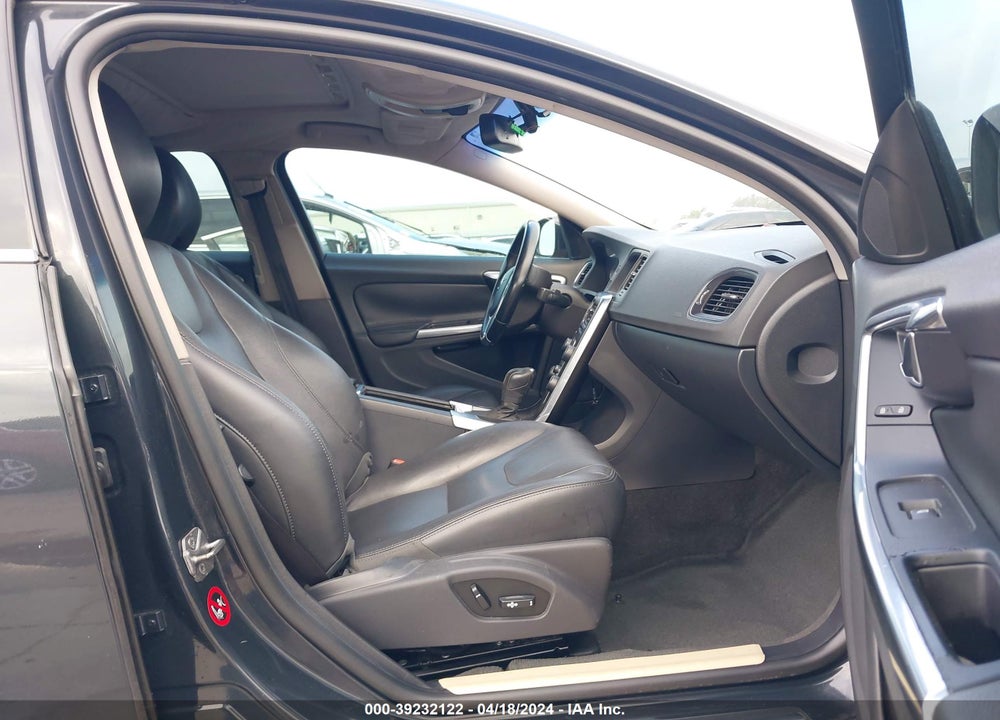 2015 VOLVO S60 VIN: YV140MFB7F2315354