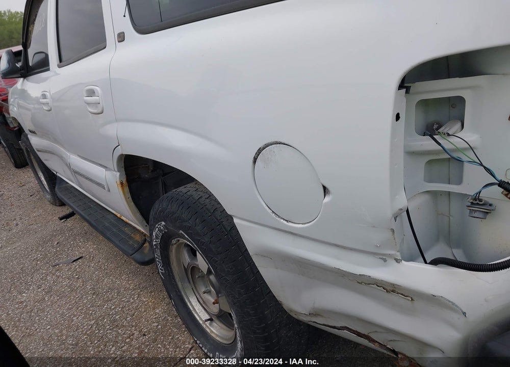 2001 CHEVROLET TAHOE LT VIN: 1GNEK13T81R146291