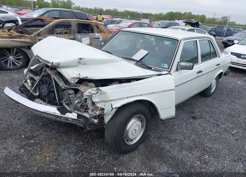 1981 MERCEDES-BENZ 300 D VIN: WDBAB30A7BB217639