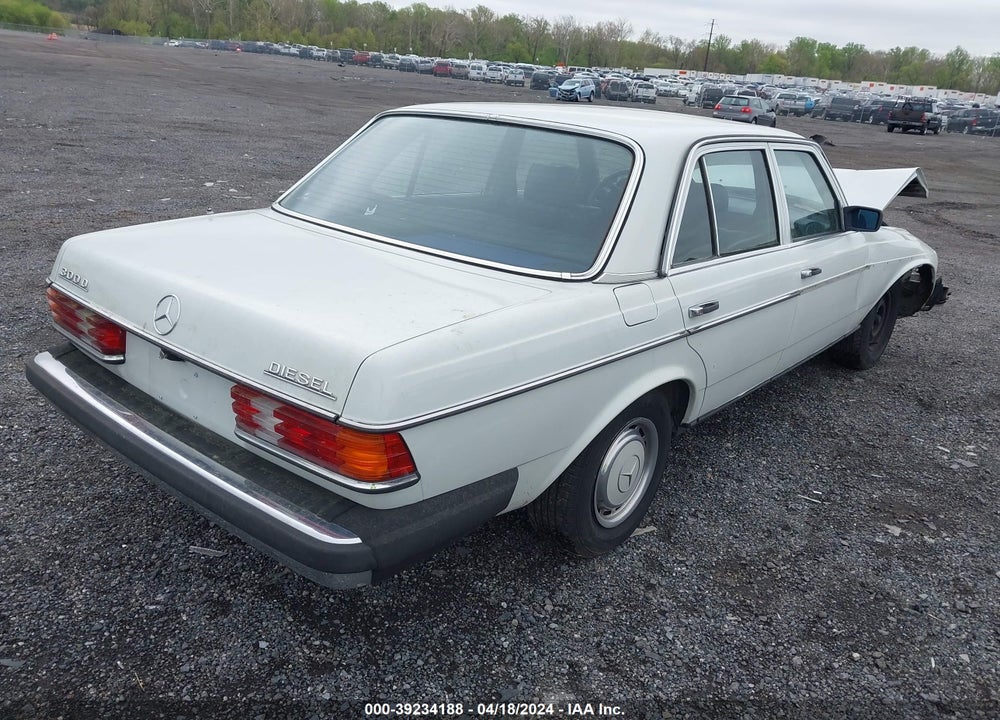 1981 MERCEDES-BENZ 300 D VIN: WDBAB30A7BB217639