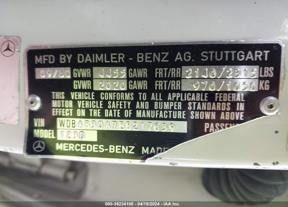 1981 MERCEDES-BENZ 300 D VIN: WDBAB30A7BB217639