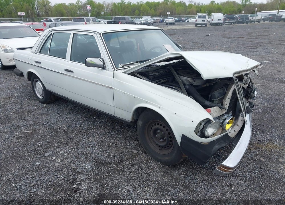 1981 MERCEDES-BENZ 300 D VIN: WDBAB30A7BB217639