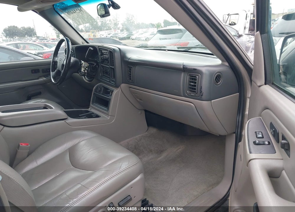 2004 CHEVROLET SUBURBAN 2500 LT VIN: 3GNGK26G74G171605