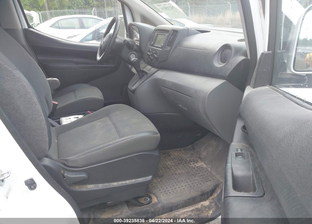 2015 NISSAN NV200 SV VIN: 3N6CM0KN7FK719738