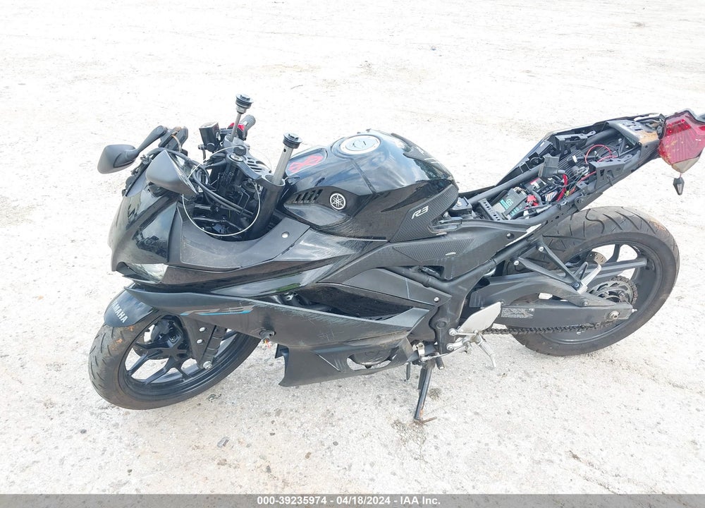 2023 YAMAHA YZFR3 VIN: MH3RH18Y1PK013081