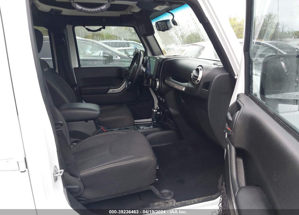 2017 JEEP WRANGLER UNLIMITED SAHARA 4X4 VIN: 1C4BJWEG6HL523631