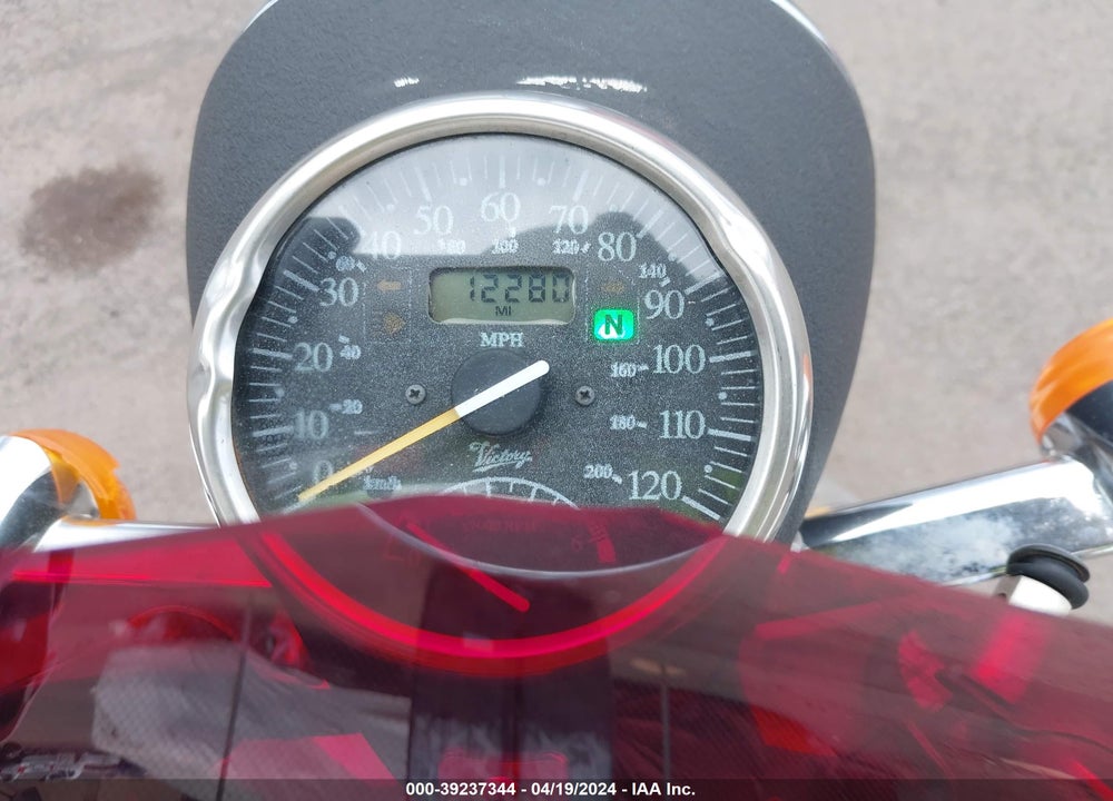 2000 VICTORY MOTORCYCLES V92 VIN: 5VPCS15D9Y3001555