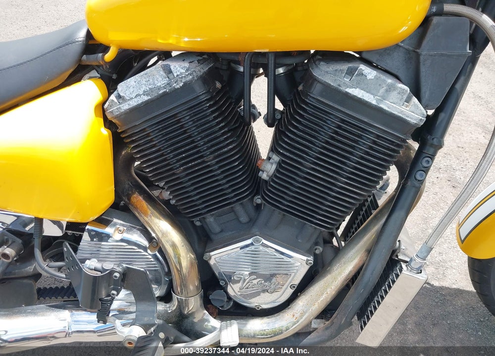 2000 VICTORY MOTORCYCLES V92 VIN: 5VPCS15D9Y3001555