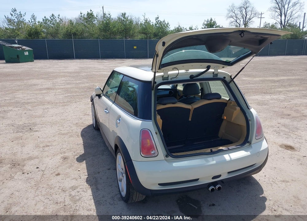 2005 MINI COOPER S VIN: WMWRE33455TG95283