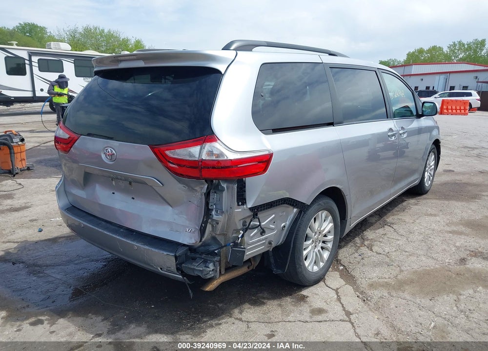 2015 TOYOTA SIENNA XLE 8 PASSENGER VIN: 5TDYK3DC3FS552231
