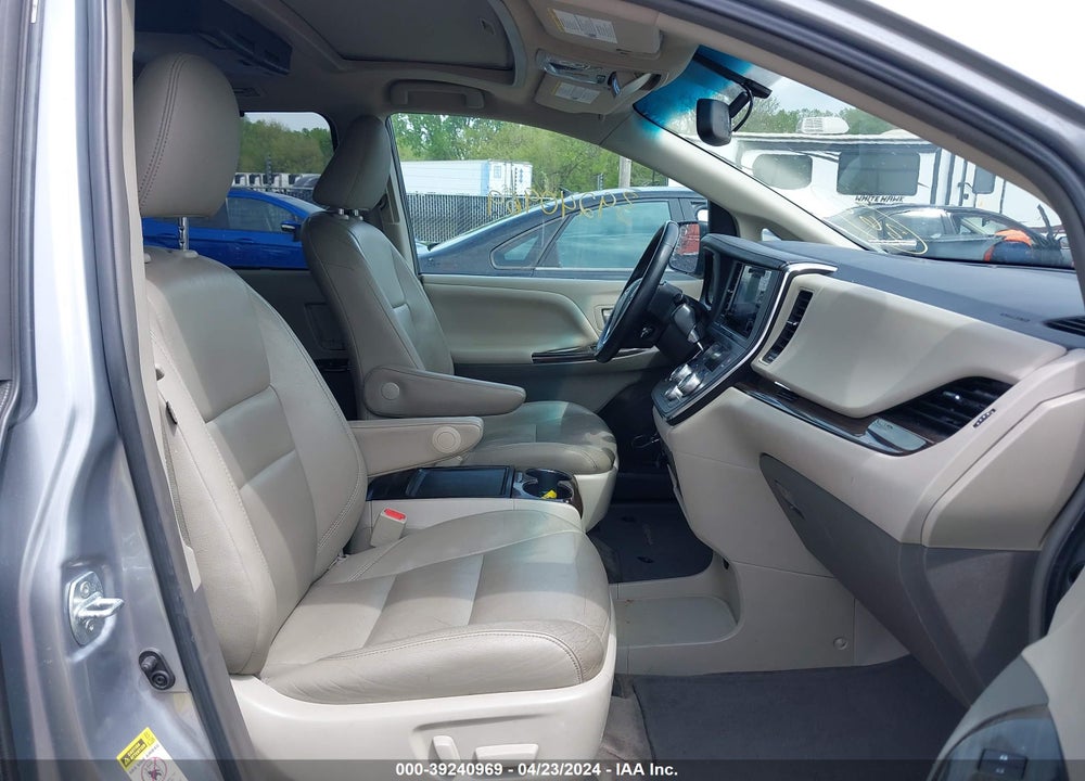 2015 TOYOTA SIENNA XLE 8 PASSENGER VIN: 5TDYK3DC3FS552231