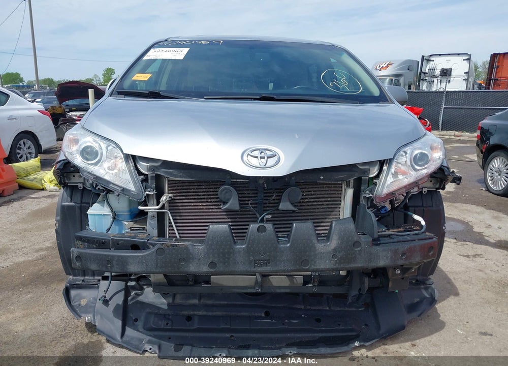 2015 TOYOTA SIENNA XLE 8 PASSENGER VIN: 5TDYK3DC3FS552231