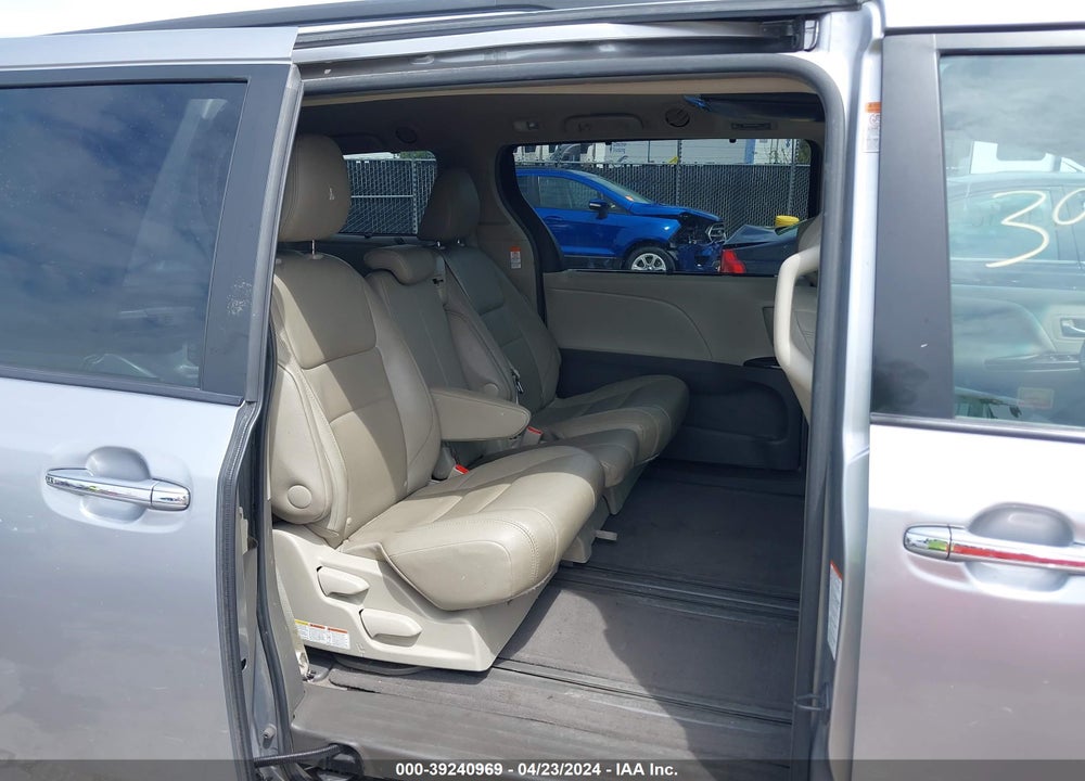 2015 TOYOTA SIENNA XLE 8 PASSENGER VIN: 5TDYK3DC3FS552231