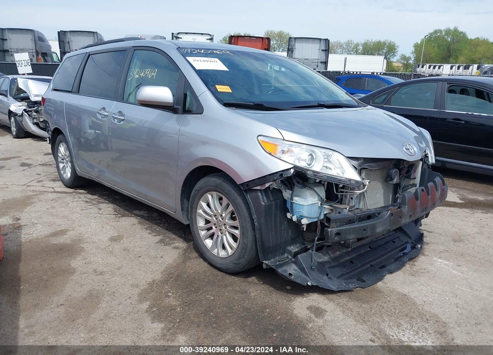 2015 TOYOTA SIENNA XLE 8 PASSENGER VIN: 5TDYK3DC3FS552231