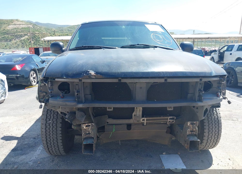 2000 FORD EXPEDITION XLT VIN: 1FMRU1560YLB35693
