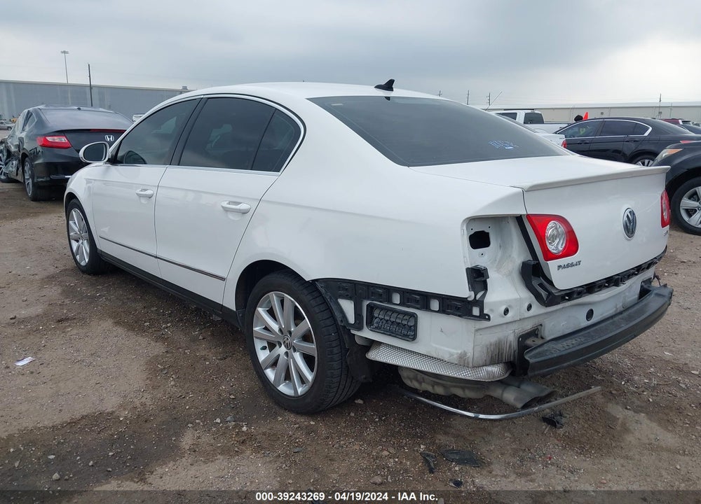 2010 VOLKSWAGEN PASSAT KOMFORT VIN: WVWJK7AN2AE070685