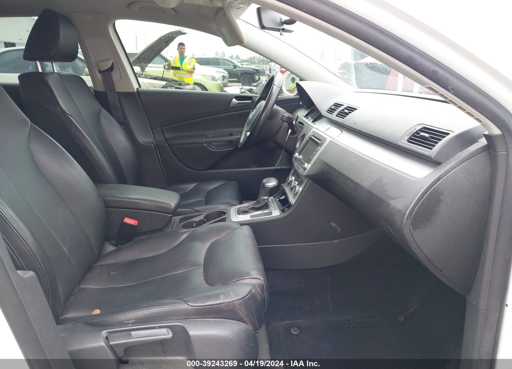 2010 VOLKSWAGEN PASSAT KOMFORT VIN: WVWJK7AN2AE070685