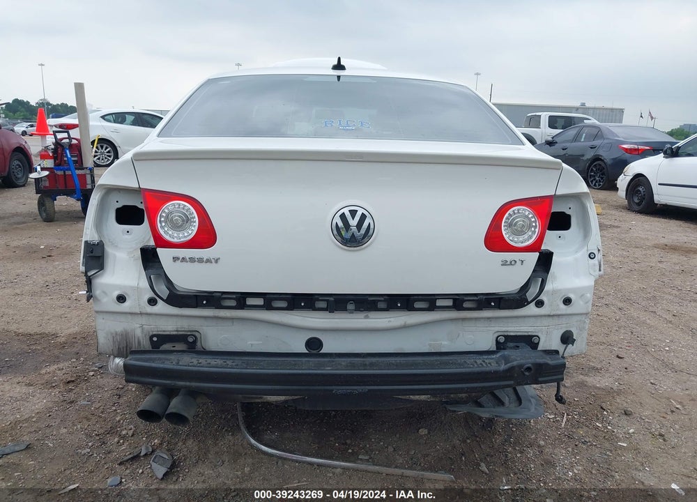 2010 VOLKSWAGEN PASSAT KOMFORT VIN: WVWJK7AN2AE070685