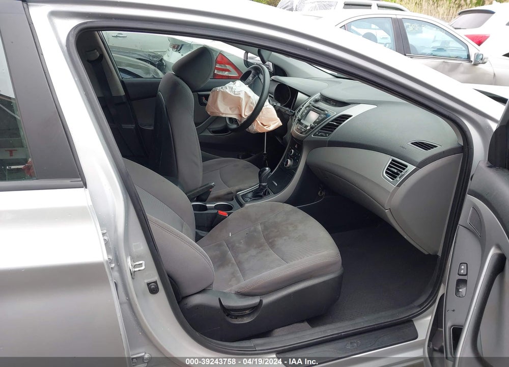2015 HYUNDAI ELANTRA SE VIN: 5NPDH4AE3FH608439