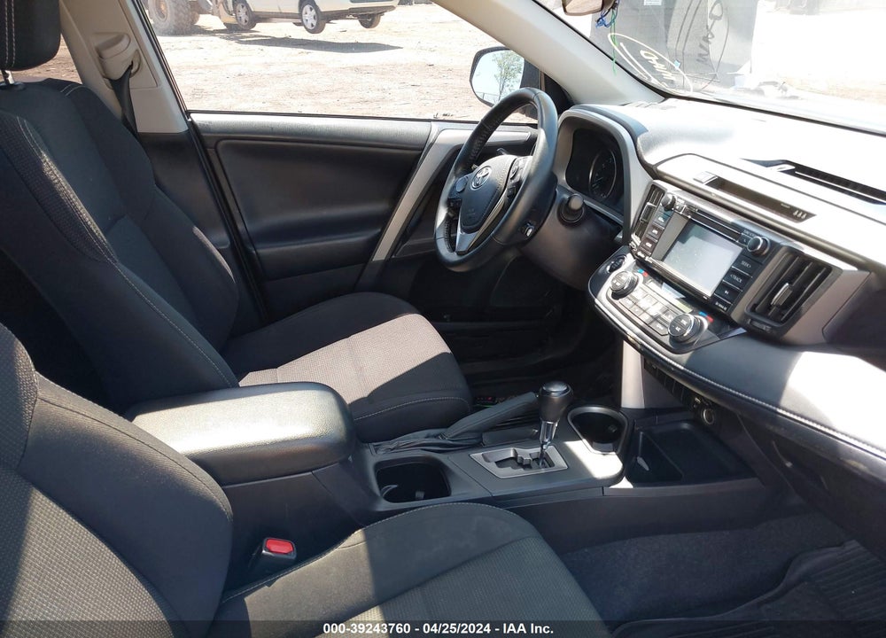 2018 TOYOTA RAV4 XLE VIN: 2T3RFREV5JW735701