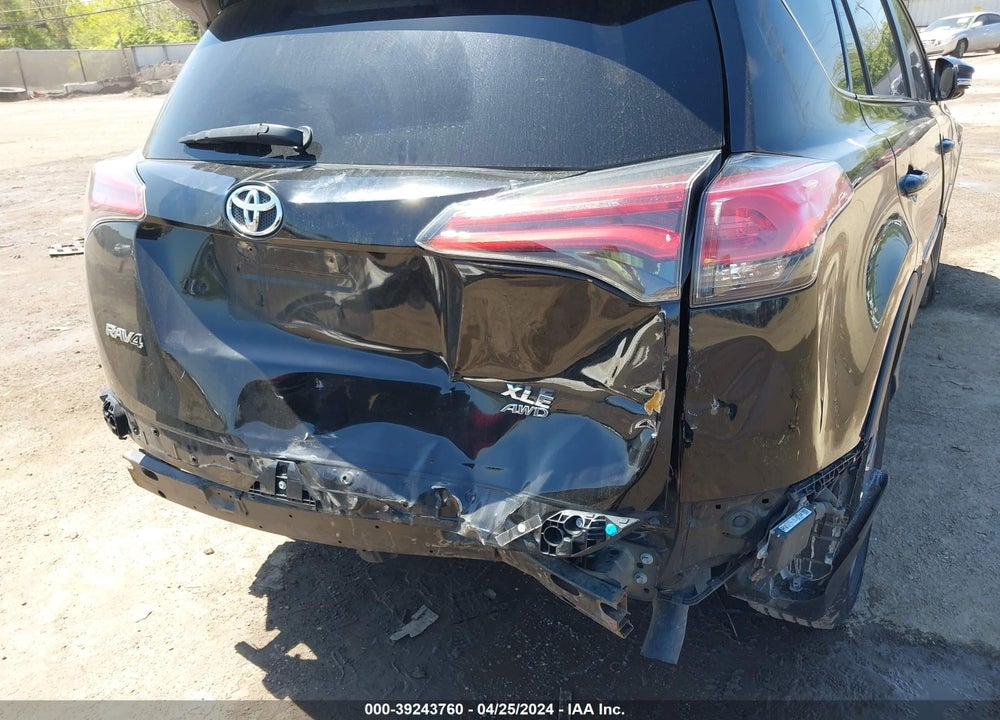 2018 TOYOTA RAV4 XLE VIN: 2T3RFREV5JW735701