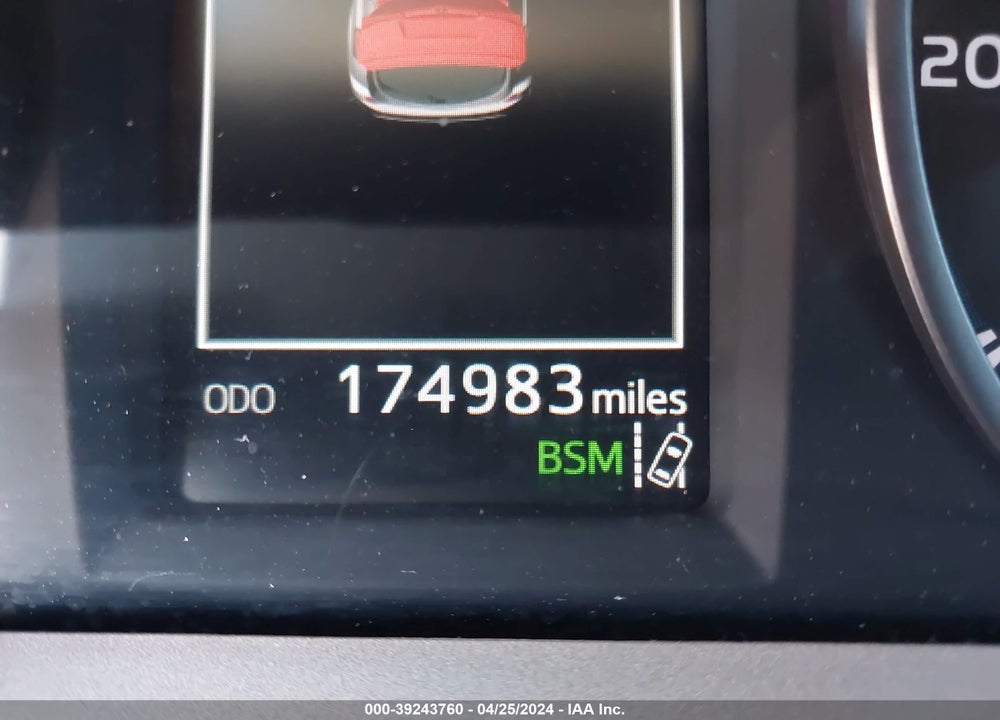 2018 TOYOTA RAV4 XLE VIN: 2T3RFREV5JW735701