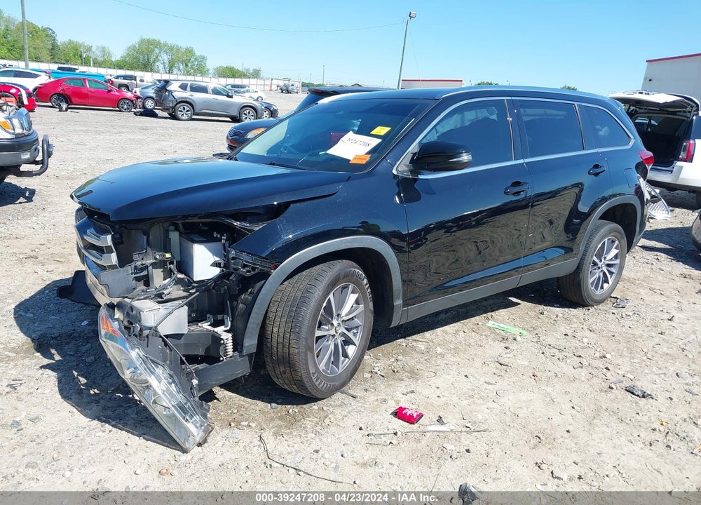 2019 TOYOTA HIGHLANDER XLE VIN: 5TDKZRFH6KS316485