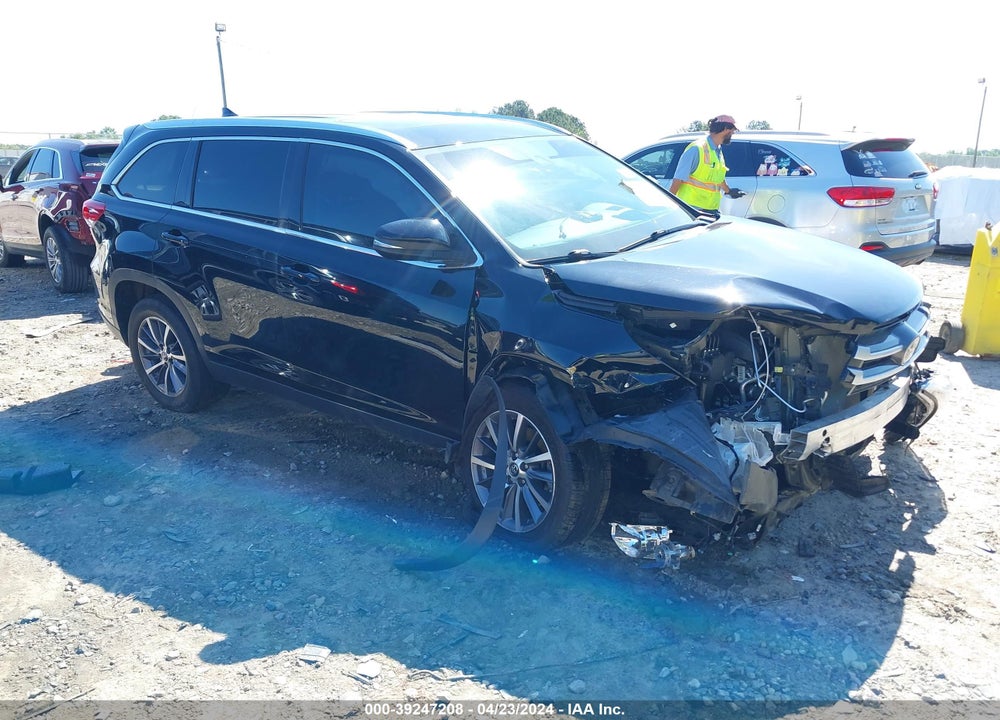 2019 TOYOTA HIGHLANDER XLE VIN: 5TDKZRFH6KS316485