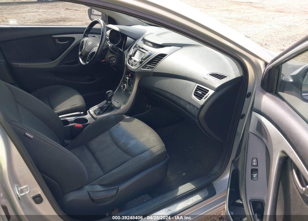 2015 HYUNDAI ELANTRA SE VIN: 5NPDH4AE5FH561141