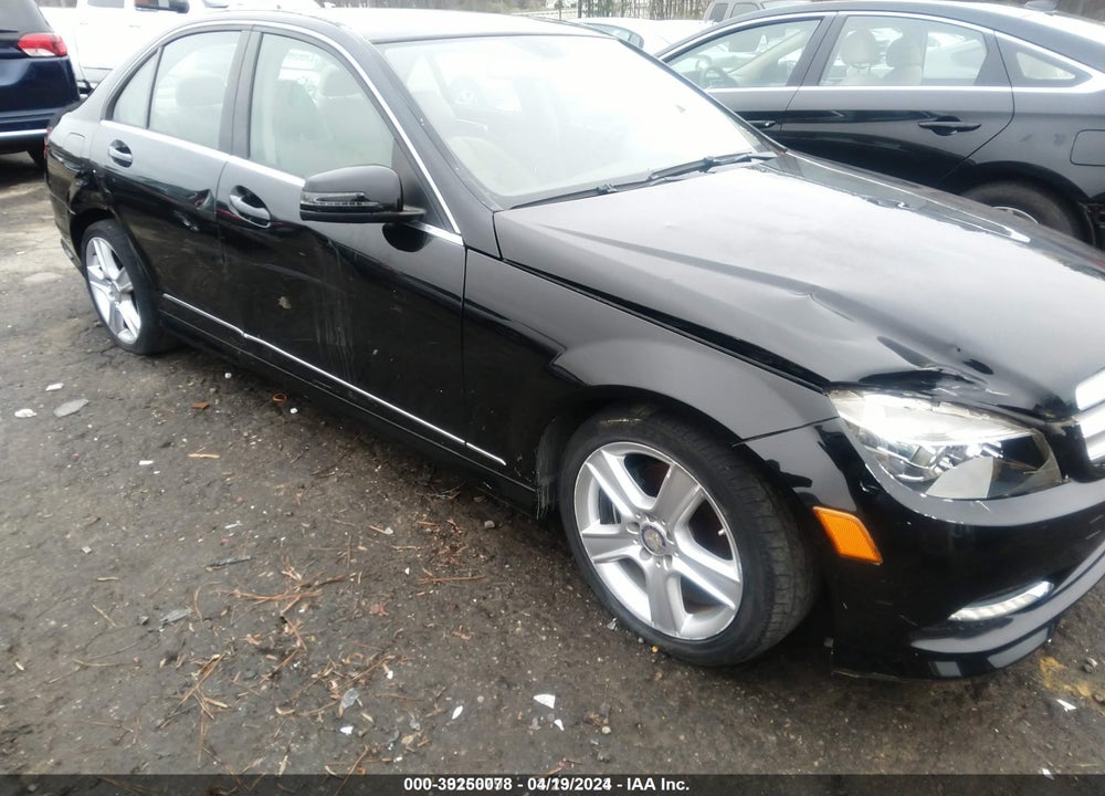 2011 MERCEDES-BENZ C 300 LUXURY/SPORT VIN: WDDGF5EB7BF641320